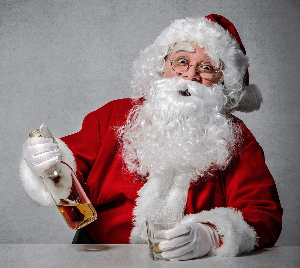 16 Funny Christmas Pictures of Santa Claus Boozin’ It Up - HomeWetBar