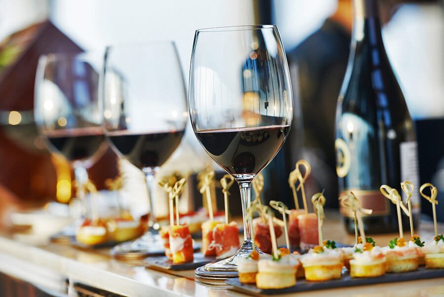 The Wino's Guide to Food and Wine Pairing - HomeWetBar