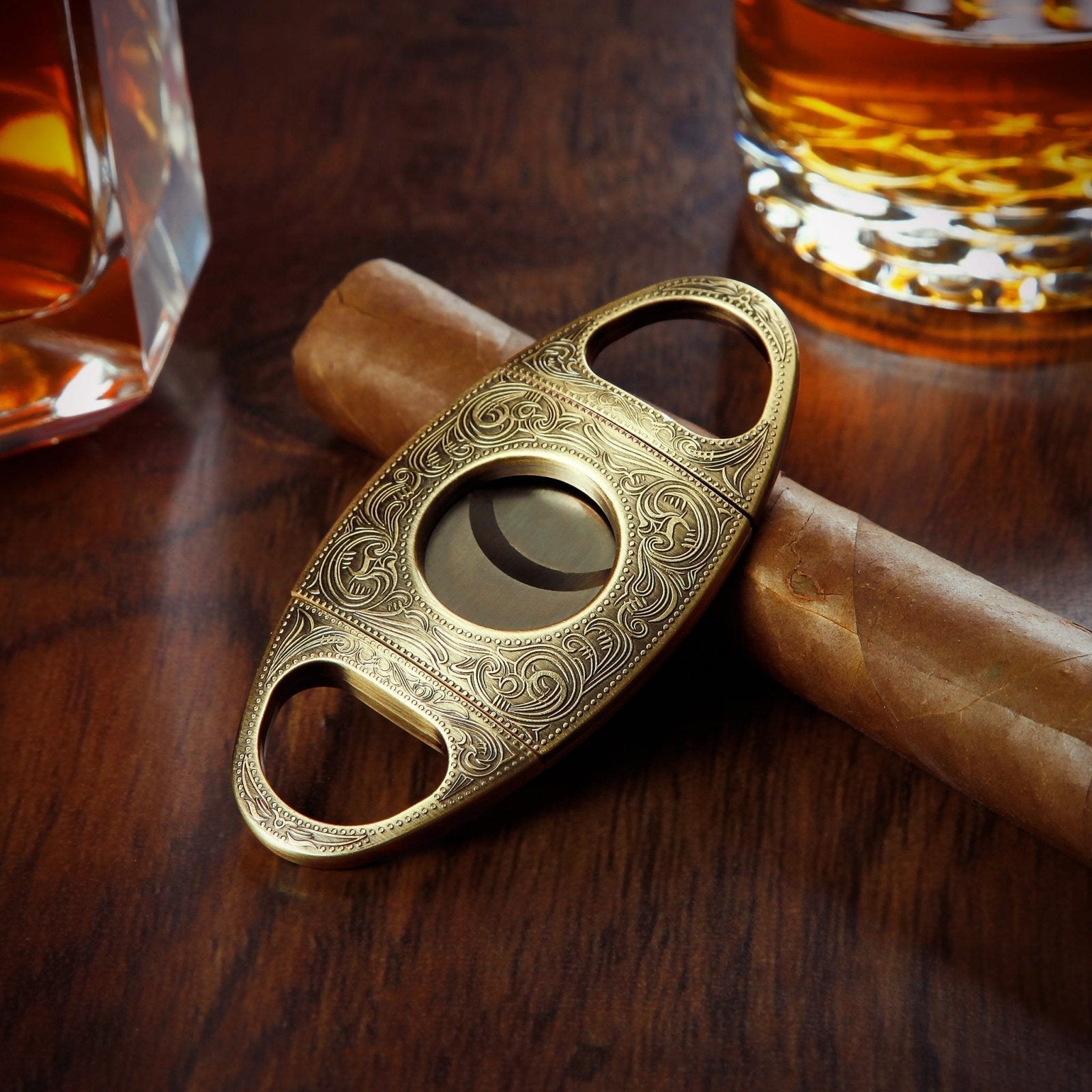 Luxury Cigar Gift Set with Reddington Guillotine Cigar Cutter